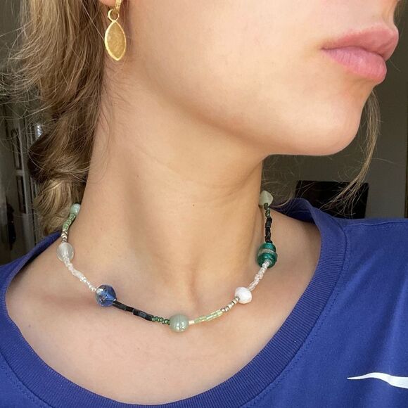 Beautiful beaded necklace  - Picture 5 of 7